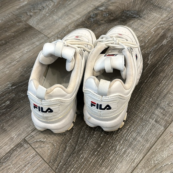 Women’s white fila shoes, size 7.5 - Picture 3 of 5
